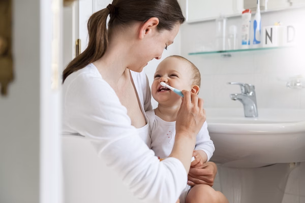 Guia para escovar dentes na infancia como ensinar a escovar os dentes 4