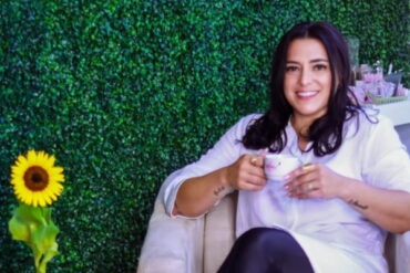 Foto de beatriz mora manicure com excesso de suor nas maos