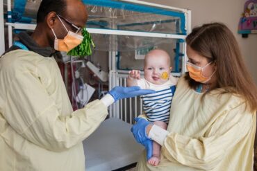 Bebe dos eua entra para a historia ao receber a 1a edicao genetica personalizada para doenca rara 3