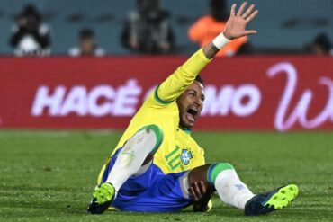 Neymar sofreu uma ruptura do ligamento cruzado anterior lca e lesao no menisco do joelho esquerdo durante um jogo contra o uruguai pelas eliminatorias da copa do mundo em outubro de 2023