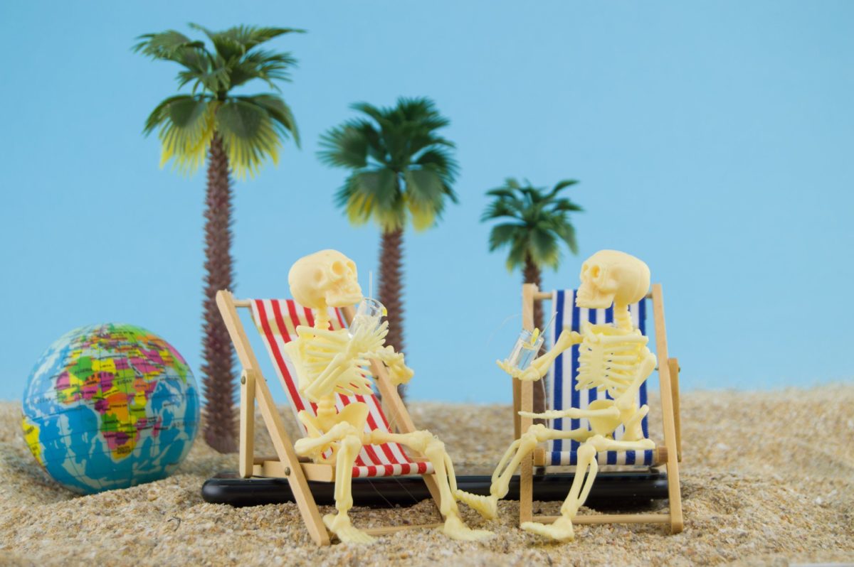 Caveira morte praia compressed 1 1200x798