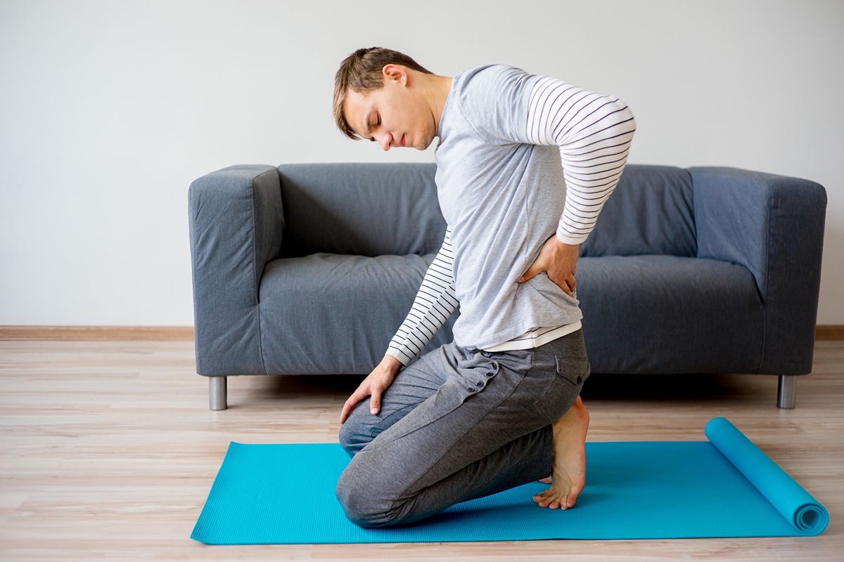 Homem com dor na coluna