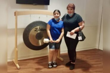 Adolescente achou que estava menstruada depois seu sangramento intenso foi descartado como estresse pandemico antes do diagnostico chocante