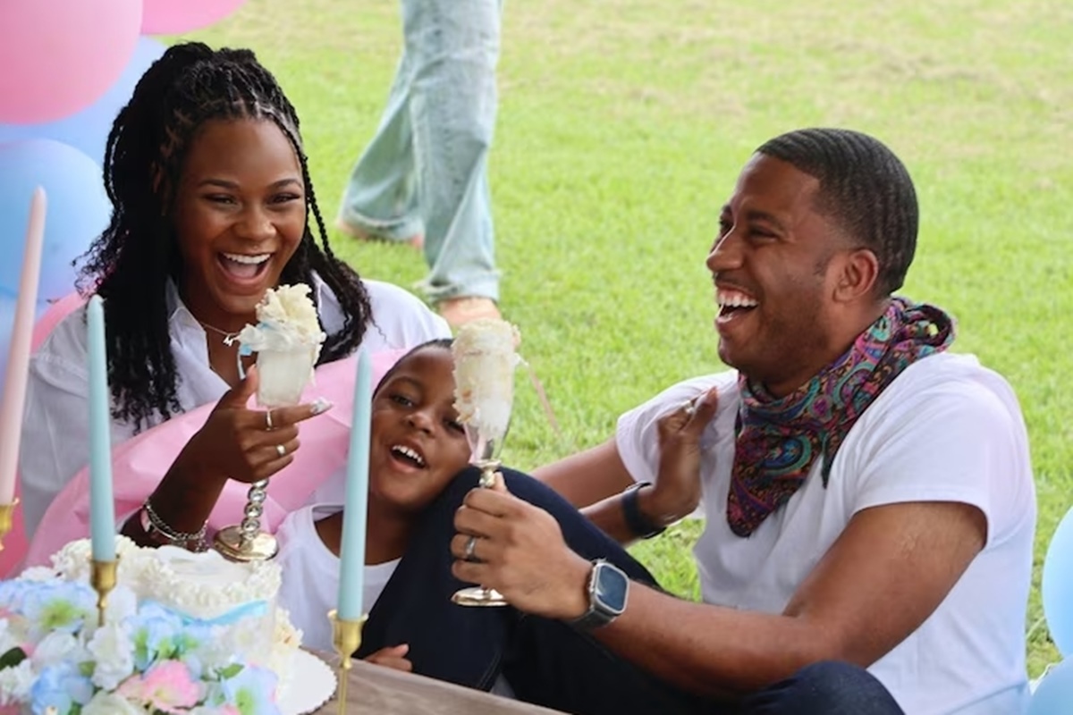 Casal da boas vindas a primeira menina da familia em mais de 100 anos 1