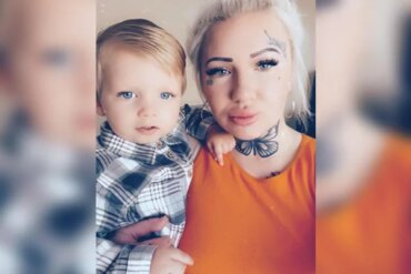 Mulher papel filho texto