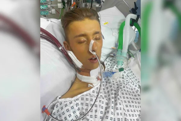 Um erro de diagnostico fez um jovem de 21 anos perder ambas as pernas 1